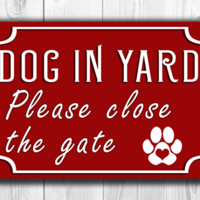 GATE SIGN Dog Sign Gate sign-Classic style Aluminum Composite Metal Dog in Yard Please Close the gate sign Outdoor Weatherproof  Gate Sign
