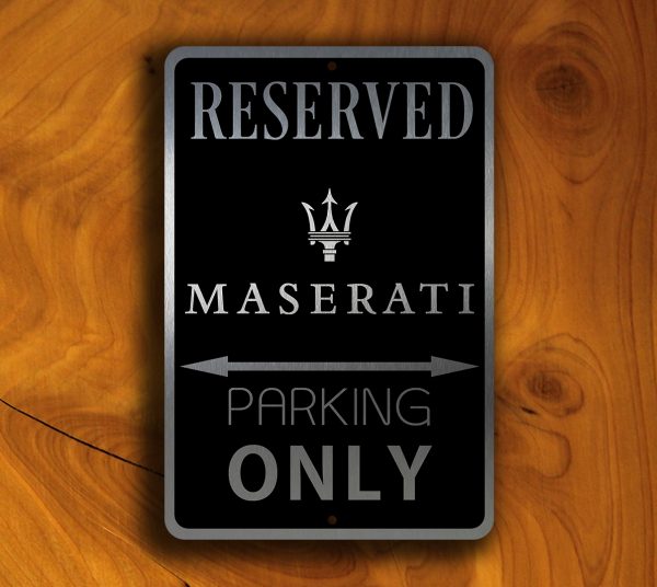 Parkplatz Maserati Parking Only 32x24 cm schwarz Parkplatzschild Schild