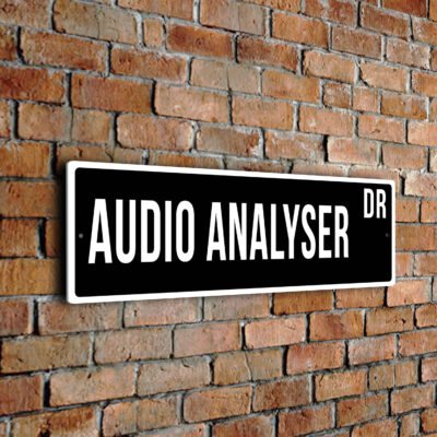 Audio-Analyser street sign