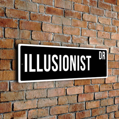 Illusionist street sign